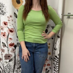 Women’s Halogen green three-quarter sleeve ribbed wide scoop neck top. Size M